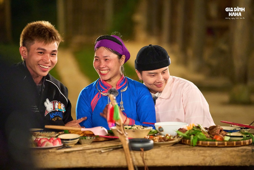 Tập đoàn YeaH1 và chương trình “Gia đình Haha” nhận bằng khen từ tỉnh Lào Cai - ảnh 3