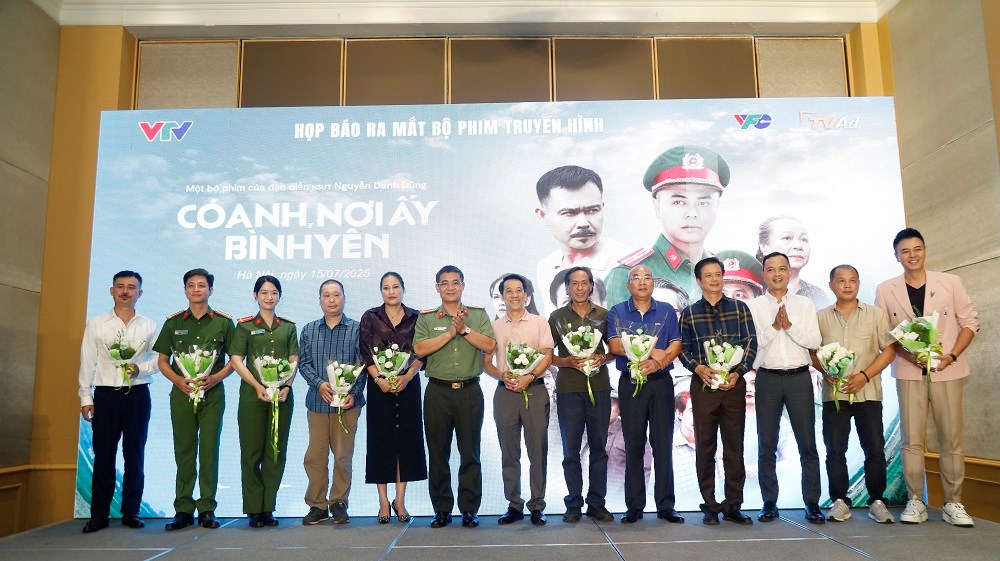Tuấn Tú áp lực, mất ngủ nửa tháng khi đóng “Có anh, nơi ấy bình yên” - ảnh 1