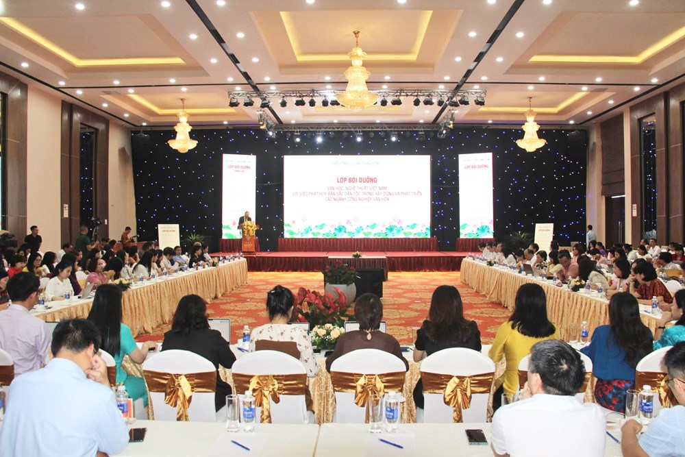 Lớp bồi dưỡng “VHNT Việt Nam với việc phát huy bản sắc dân tộc trong xây dựng, phát triển các ngành CNVH” - ảnh 5