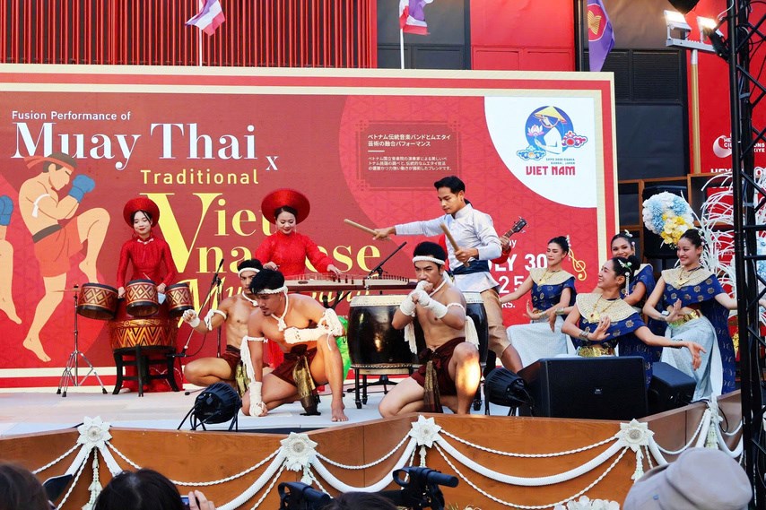 Âm nhạc truyền thống Việt Nam hòa quyện cùng Muay Thái tại EXPO 2025 - ảnh 1