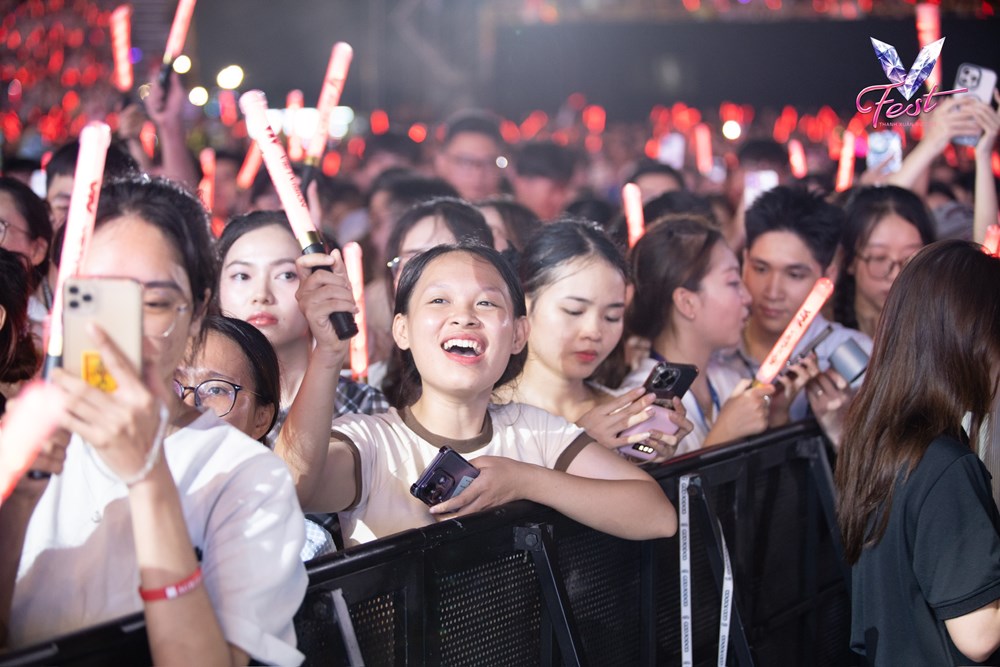 25.000 khán giả “cháy” hết mình cùng “V Fest – Thanh xuân rực rỡ” - ảnh 10