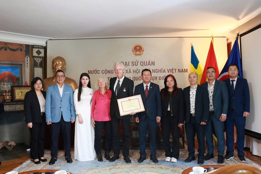 Tặng Kỷ niệm chương “Vì sự nghiệp Văn hóa, Thể thao và Du lịch” cho đạo diễn Bo Öhlén - ảnh 4