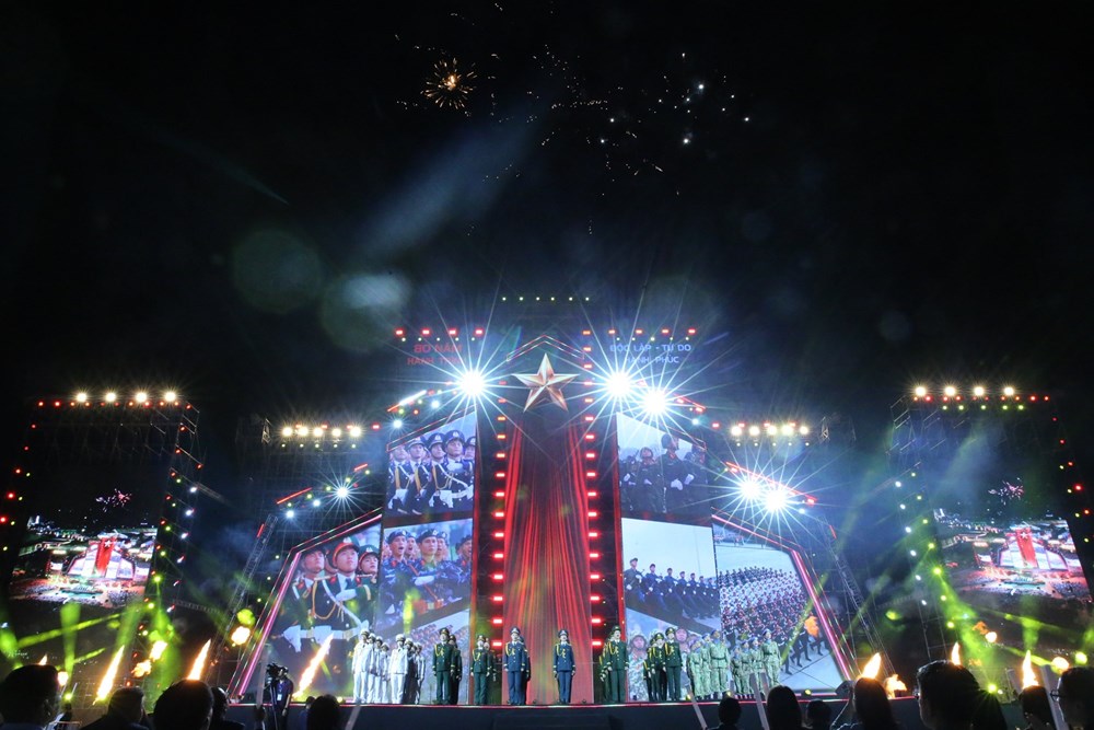 Concert quốc gia thổi bùng tinh thần thi đua yêu nước - ảnh 1