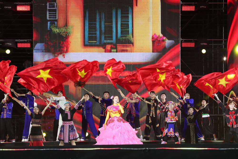 Concert quốc gia thổi bùng tinh thần thi đua yêu nước - ảnh 3
