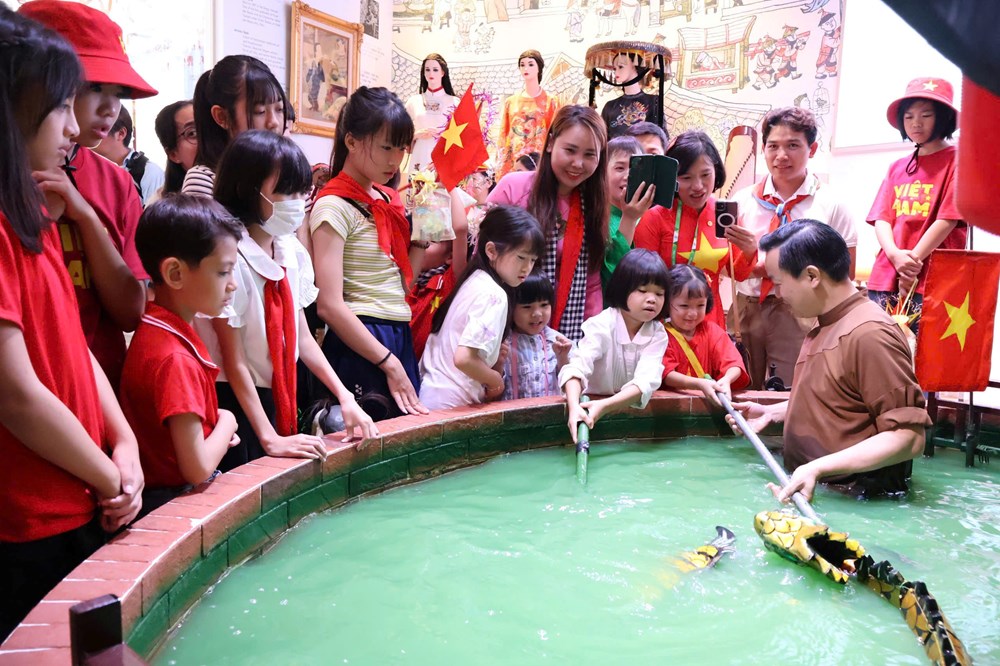 Trung thu sum vầy và giao lưu tiếng Việt tại Nhà triển lãm Việt Nam  - ảnh 8