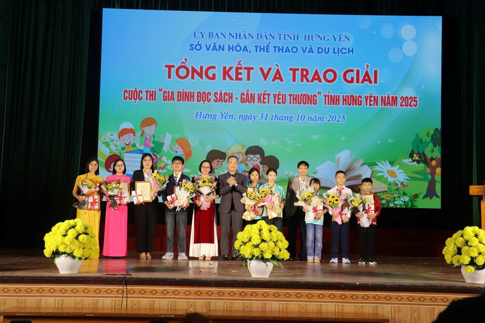 Tổng kết và trao giải cuộc thi “Gia đình đọc sách - Gắn kết yêu thương” tỉnh Hưng Yên 2025 - ảnh 3