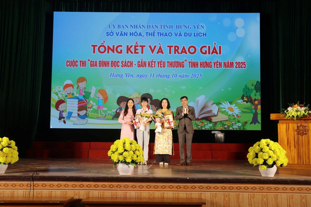Tổng kết và trao giải cuộc thi “Gia đình đọc sách - Gắn kết yêu thương” tỉnh Hưng Yên 2025 - ảnh 1