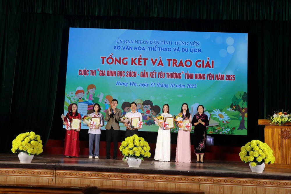 Tổng kết và trao giải cuộc thi “Gia đình đọc sách - Gắn kết yêu thương” tỉnh Hưng Yên 2025 - ảnh 2
