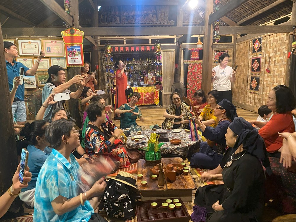 Bảo tồn bản sắc văn hóa dân tộc gắn với giảm nghèo bền vững - ảnh 1