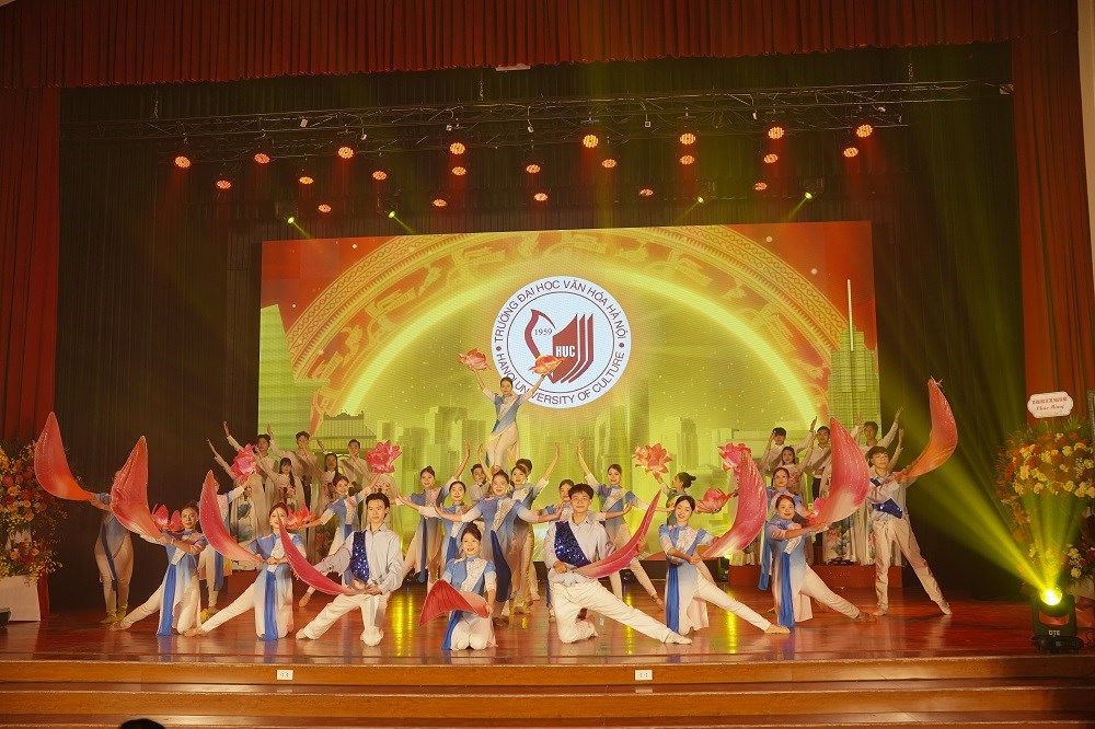 Trường Đại học Văn hóa Hà Nội kỷ niệm 43 năm Ngày Nhà giáo Việt Nam - ảnh 5