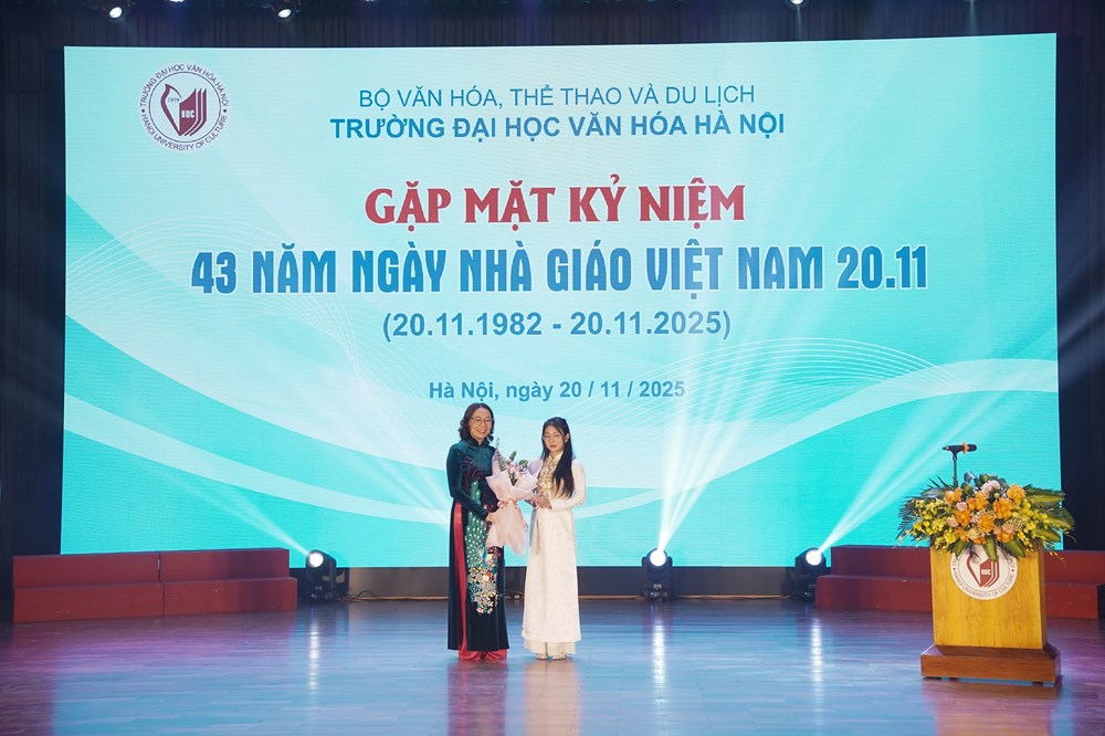 Trường Đại học Văn hóa Hà Nội kỷ niệm 43 năm Ngày Nhà giáo Việt Nam - ảnh 4