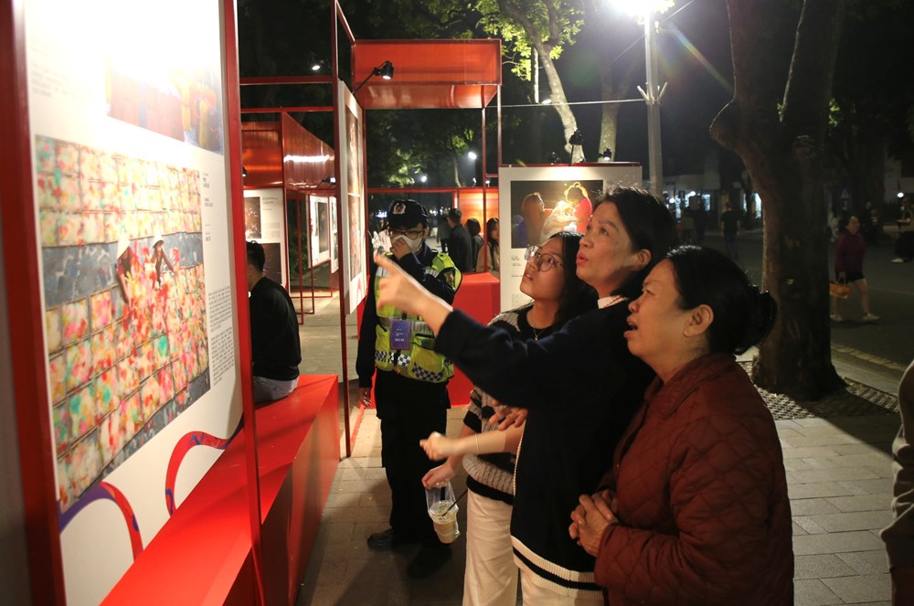 Bùi Công Nam, Lâm Bảo Ngọc khuấy động gala âm nhạc “Việt Nam hạnh phúc” - ảnh 3