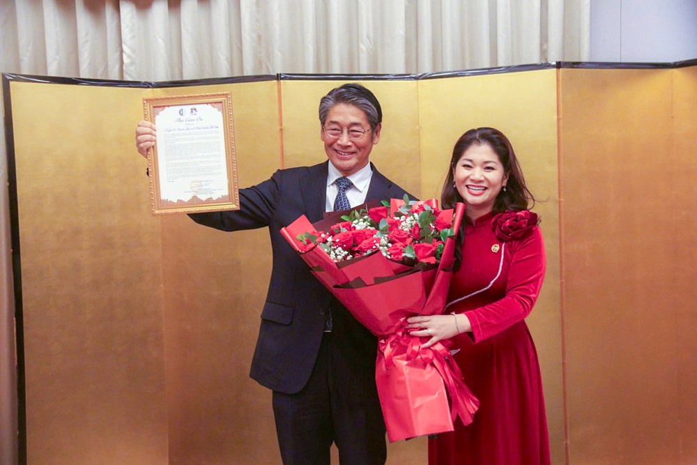 Cục trưởng Cục Hợp tác quốc tế Nguyễn Phương Hòa nhận bằng khen của Đại sứ Nhật Bản - ảnh 4