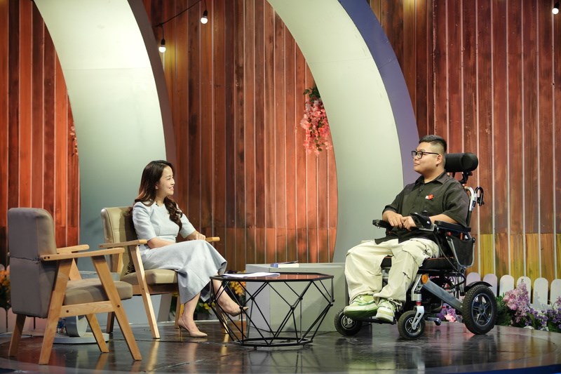 Câu chuyện “hoa nở sau giông bão” của chàng trai bại não bẩm sinh - ảnh 2