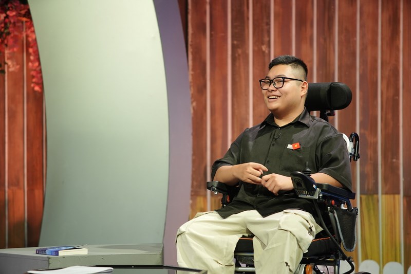 Câu chuyện “hoa nở sau giông bão” của chàng trai bại não bẩm sinh - ảnh 1