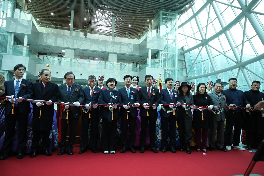 Tái hiện hình ảnh Chủ tịch Hồ Chí Minh qua điêu khắc ánh sáng tại Hàn Quốc - ảnh 3