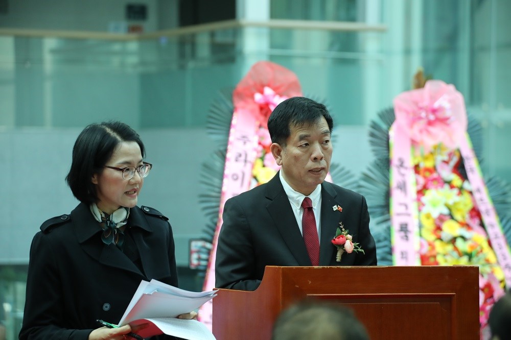 Tái hiện hình ảnh Chủ tịch Hồ Chí Minh qua điêu khắc ánh sáng tại Hàn Quốc - ảnh 1