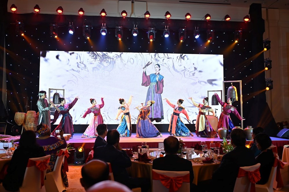 Văn hóa giúp cố kết niềm tin, đóng góp vào sự ổn định và phát triển bền vững của thế giới - ảnh 5