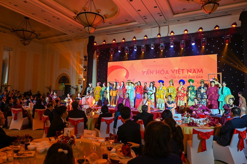 Văn hóa giúp cố kết niềm tin, đóng góp vào sự ổn định và phát triển bền vững của thế giới - ảnh 7