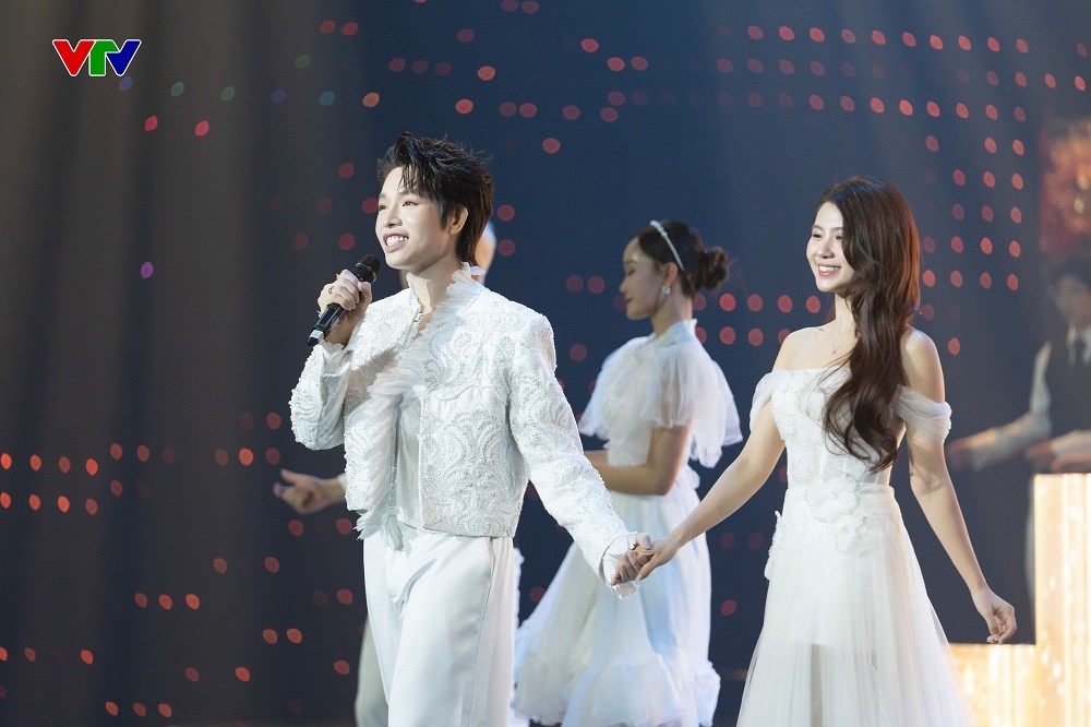 Đức Phúc mang loạt hit lên sân khấu của “Chào năm mới 2026 - Bản giao hưởng Việt Nam” - ảnh 3