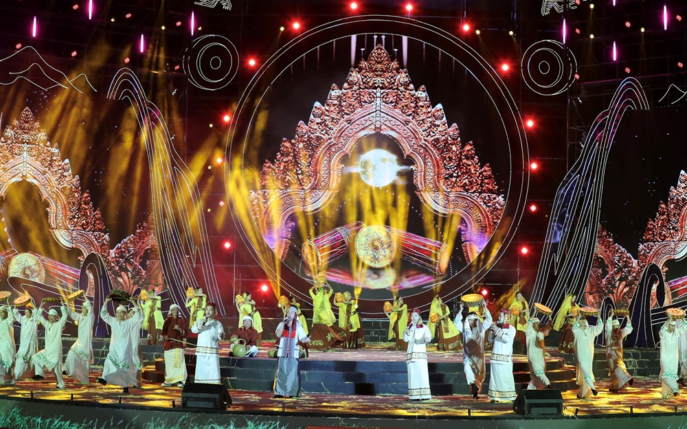 Phát triển văn hoá, con người làm nền tảng và động lực cho phát triển bền vững đất nước - ảnh 1