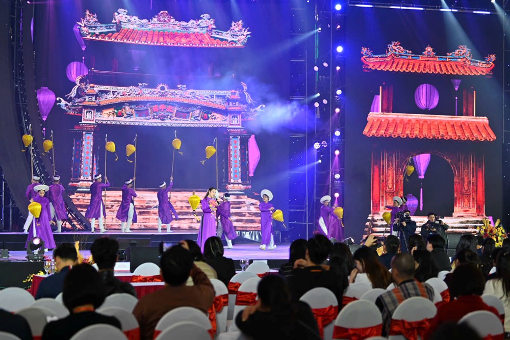 Thủ tướng Phạm Minh Chính dự tổng duyệt Lễ khai mạc Hội chợ mùa Xuân 2026 - ảnh 6