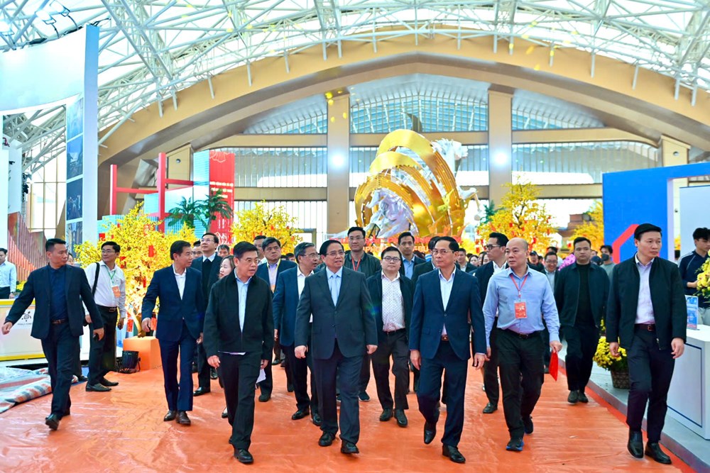 Thủ tướng Phạm Minh Chính dự tổng duyệt Lễ khai mạc Hội chợ mùa Xuân 2026 - ảnh 1