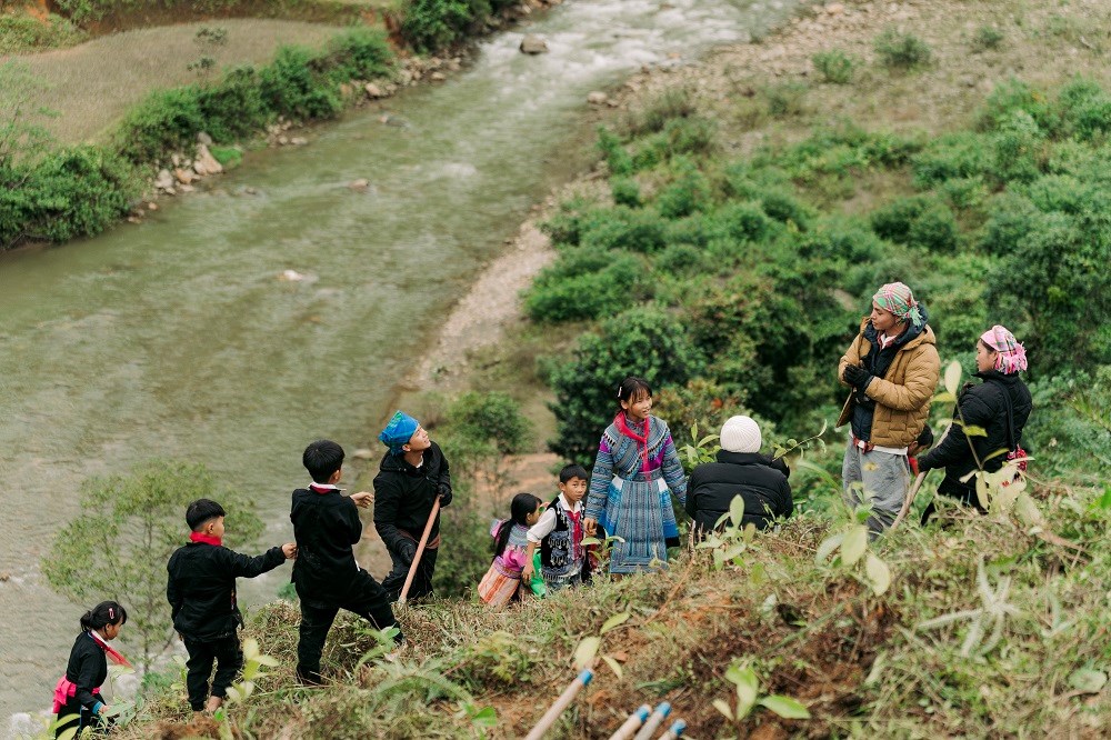 Xúc động câu chuyện về những thầy cô cắm bản - ảnh 2
