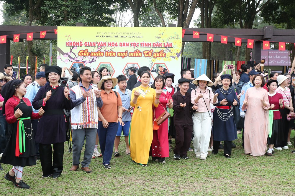 Ngày hội “Sắc xuân trên mọi miền Tổ quốc” 2026 lan tỏa tinh thần đại đoàn kết - ảnh 16