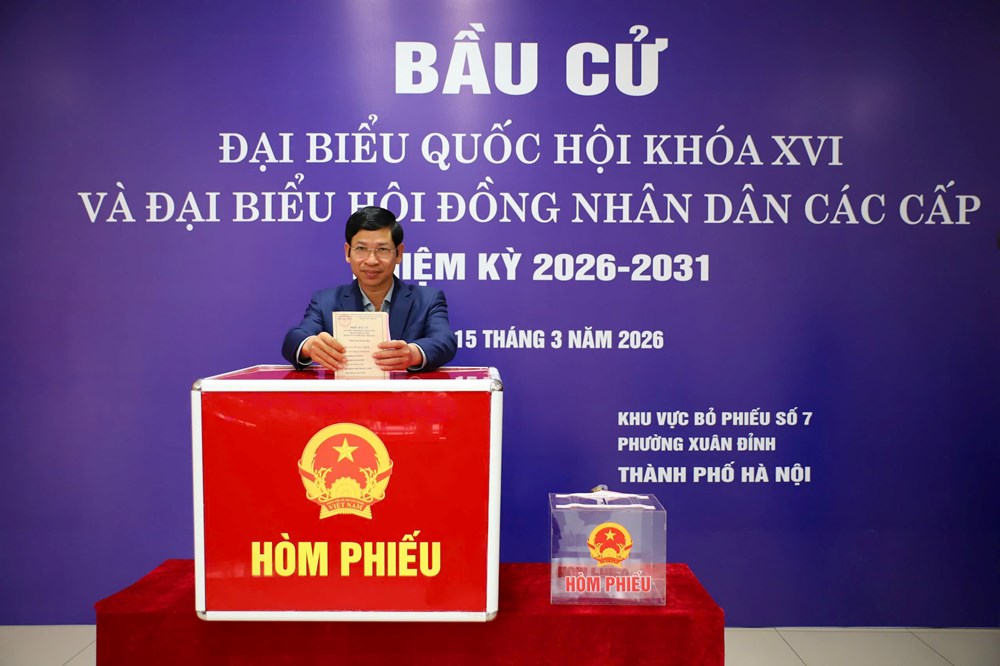 Bộ trưởng Nguyễn Văn Hùng bỏ phiếu tại khu vực số 7, phường Xuân Đỉnh - ảnh 7
