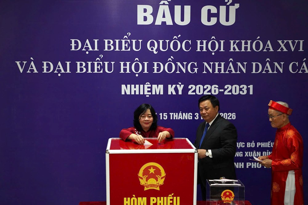 Bộ trưởng Nguyễn Văn Hùng bỏ phiếu tại khu vực số 7, phường Xuân Đỉnh - ảnh 4