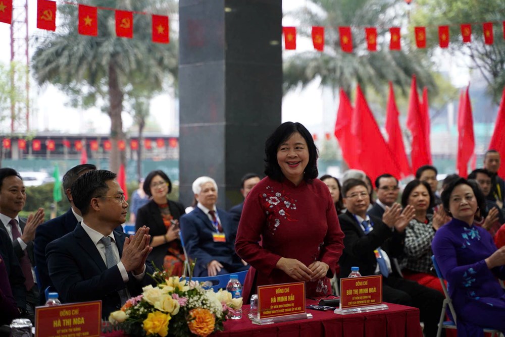 Bộ trưởng Nguyễn Văn Hùng bỏ phiếu tại khu vực số 7, phường Xuân Đỉnh - ảnh 1