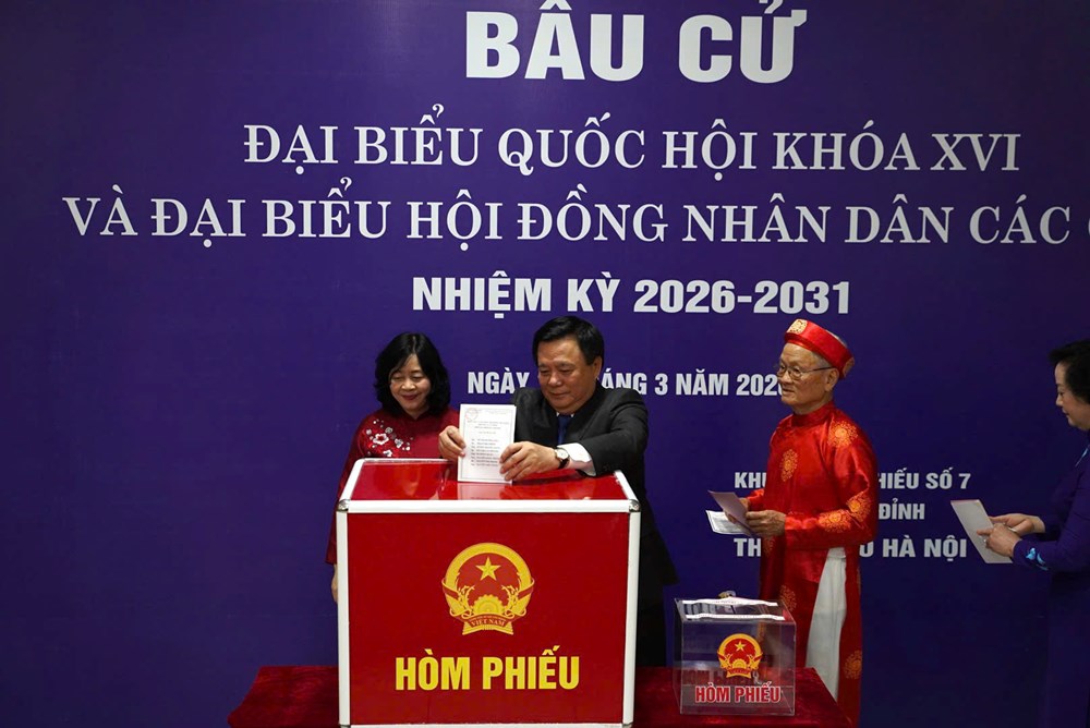 Bộ trưởng Nguyễn Văn Hùng bỏ phiếu tại khu vực số 7, phường Xuân Đỉnh - ảnh 5