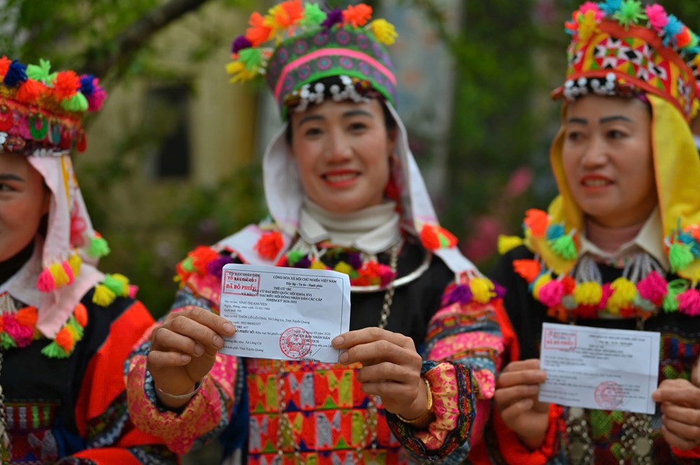 Cử tri Lũng Cú vượt núi đá đi bầu cử trong “Ngày hội non sông“ - ảnh 14