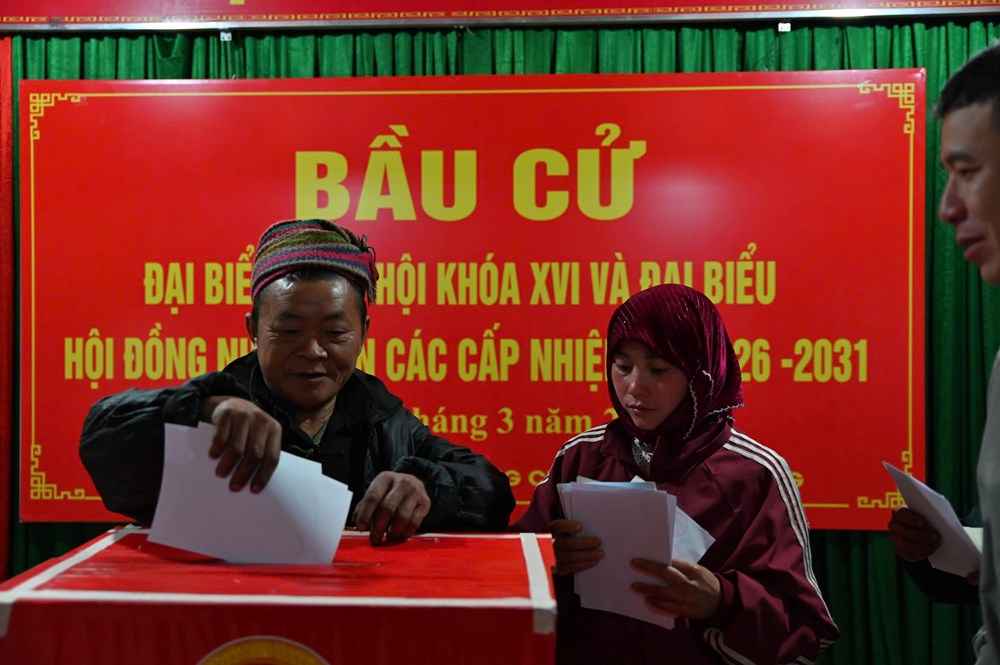 Cử tri Lũng Cú vượt núi đá đi bầu cử trong “Ngày hội non sông“ - ảnh 12