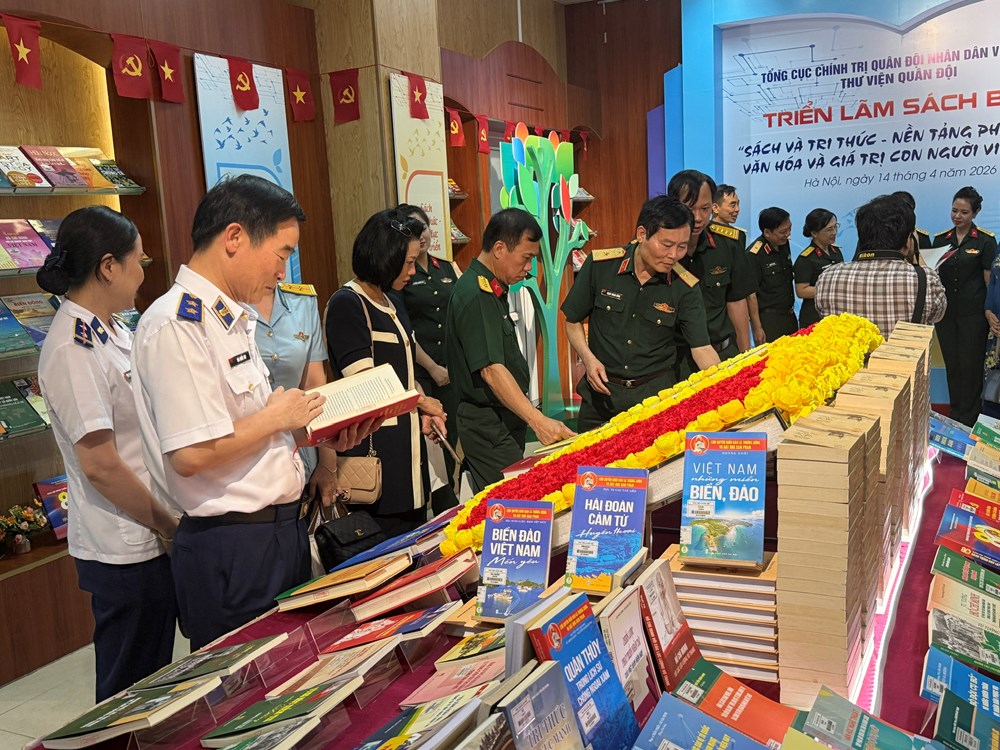 Khai mạc Ngày Sách và Văn hóa đọc lần thứ 5 năm 2026 trong QĐND Việt Nam - ảnh 8