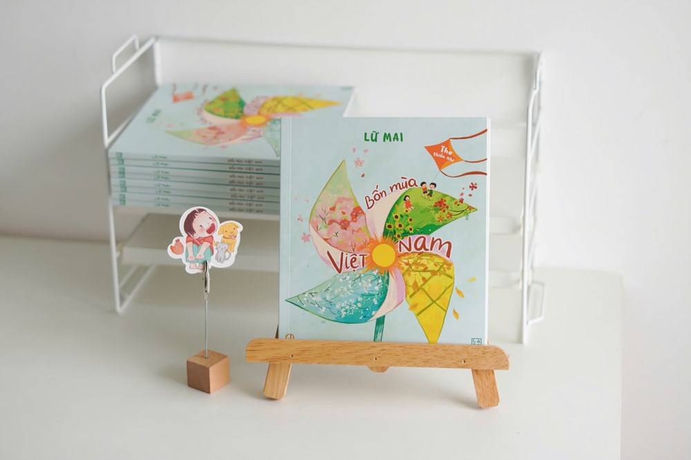 Tập thơ  “Bốn mùa Việt Nam”: Thơ cho con, ký ức cho cha mẹ - ảnh 1