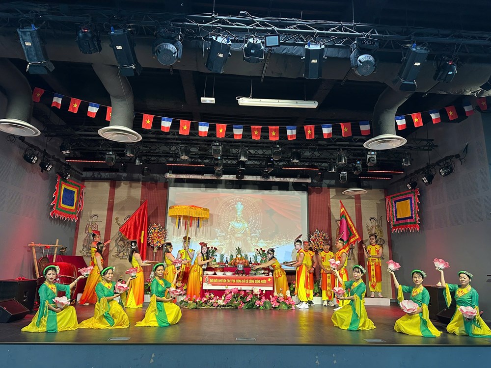 Tổ chức Lễ Giỗ Tổ Hùng Vương giữa lòng Paris - ảnh 1