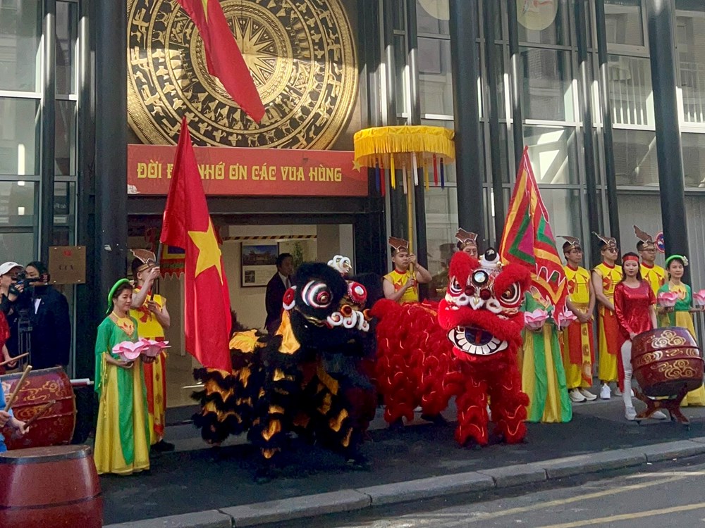 Tổ chức Lễ Giỗ Tổ Hùng Vương giữa lòng Paris - ảnh 2
