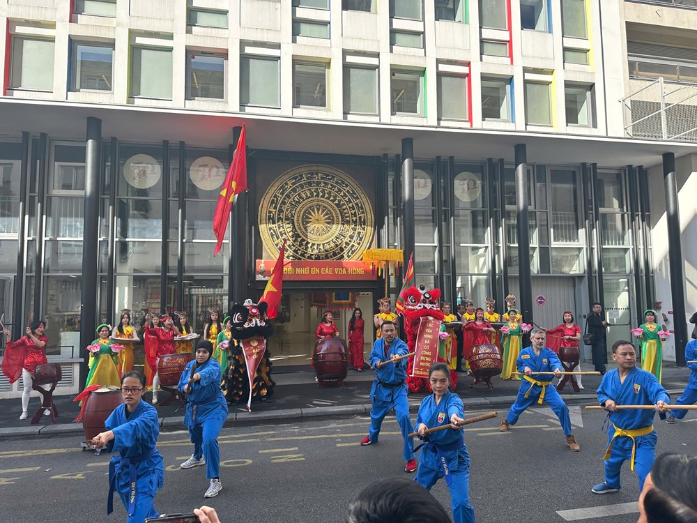 Tổ chức Lễ Giỗ Tổ Hùng Vương giữa lòng Paris - ảnh 3