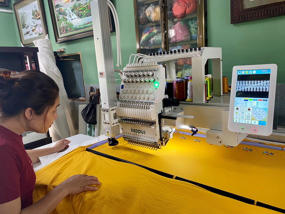 Nghề thêu Khoái Nội: “Giữ hồn” chỉ màu giữa nhịp sống hiện đại - ảnh 2