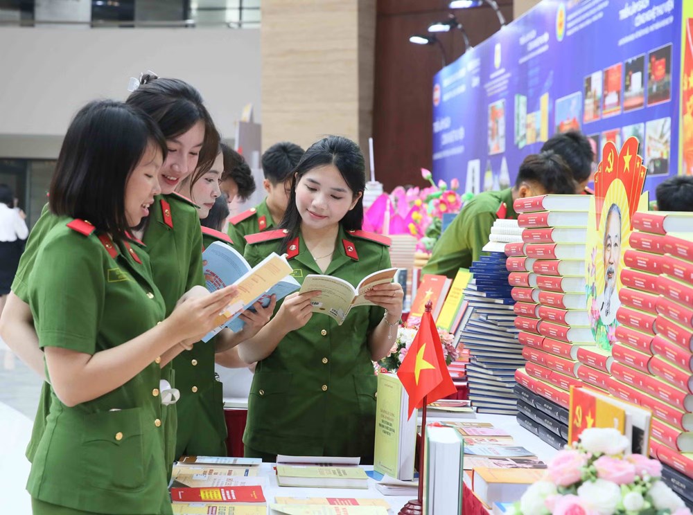 Công an nhân dân lan tỏa văn hóa đọc theo lời Bác dạy - ảnh 2