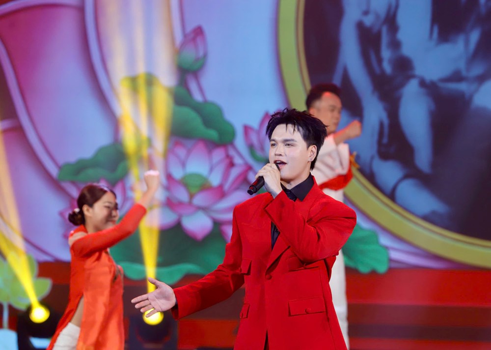 Chương trình nghệ thuật “Sáng mãi tên Người”: Dâng Người những giai điệu tháng Năm - ảnh 4