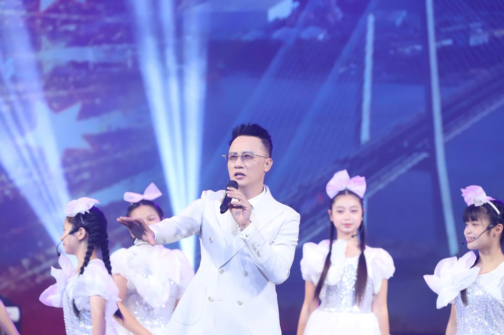 Chương trình nghệ thuật “Sáng mãi tên Người”: Dâng Người những giai điệu tháng Năm - ảnh 3