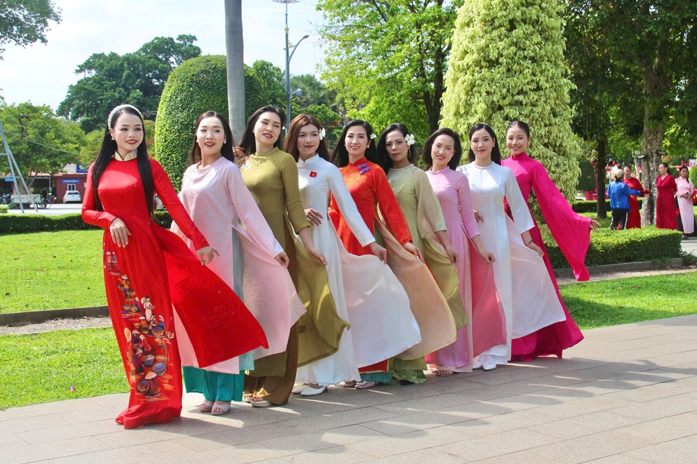 Áo dài “kể chuyện” văn hóa Việt tại cố đô Siem Reap - ảnh 2
