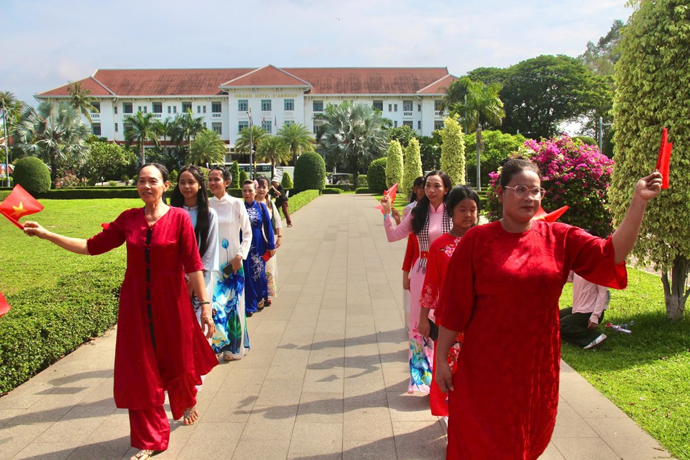 Áo dài “kể chuyện” văn hóa Việt tại cố đô Siem Reap - ảnh 8