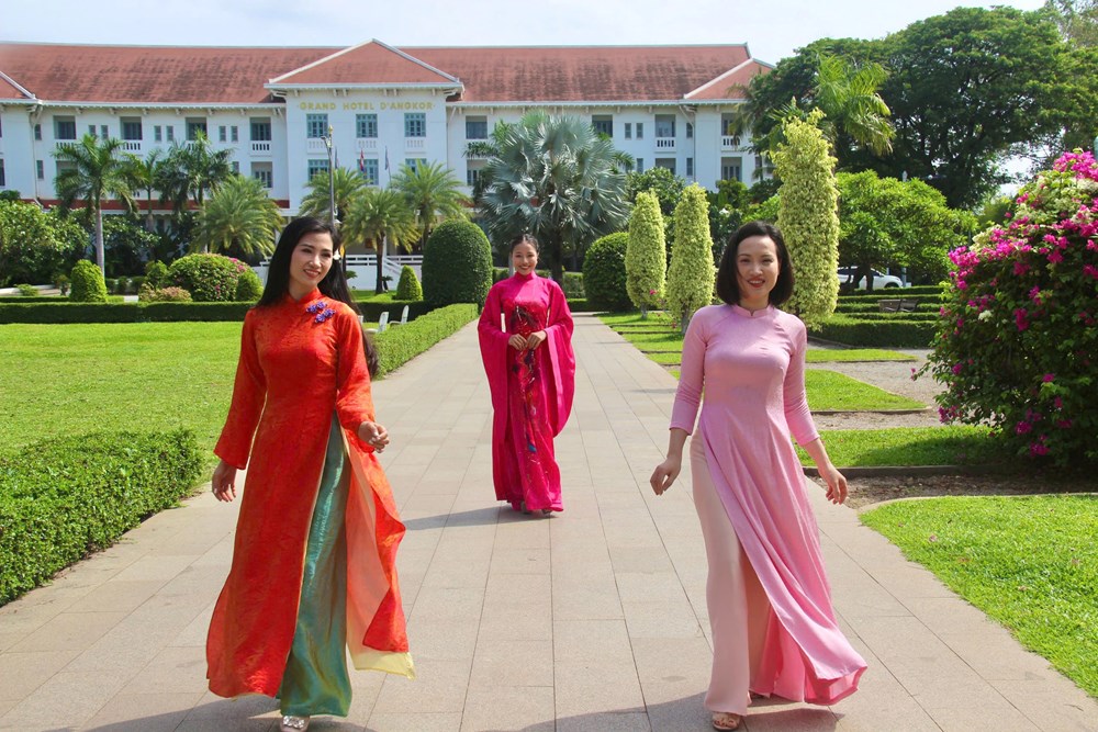 Áo dài “kể chuyện” văn hóa Việt tại cố đô Siem Reap - ảnh 6