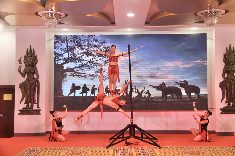 Xiếc Việt thăng hoa cùng sắc màu văn hóa dân tộc tại Siem Reap - ảnh 12