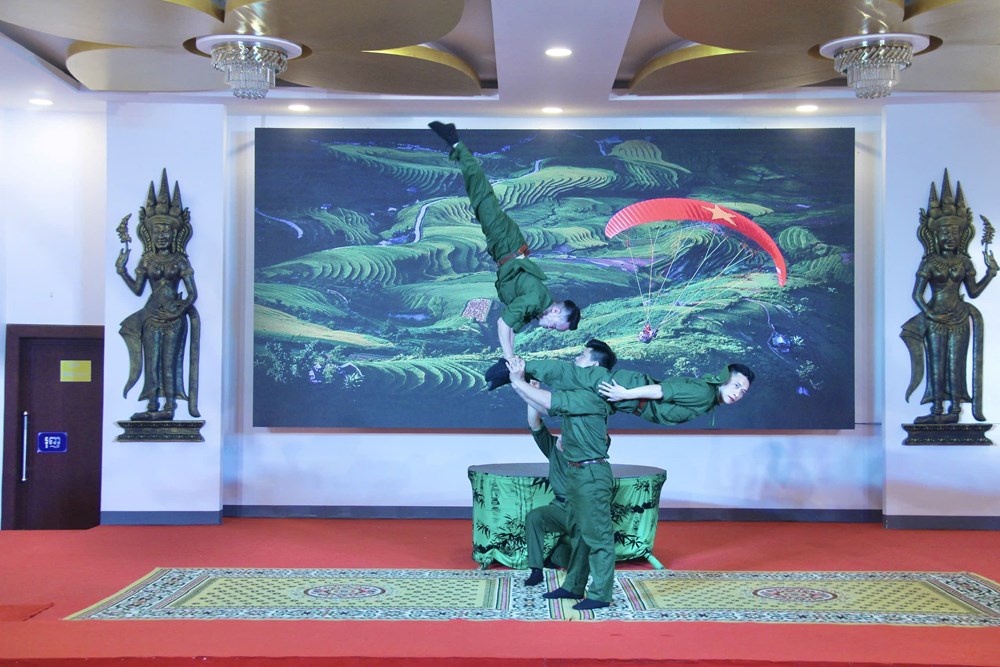 Xiếc Việt thăng hoa cùng sắc màu văn hóa dân tộc tại Siem Reap - ảnh 13