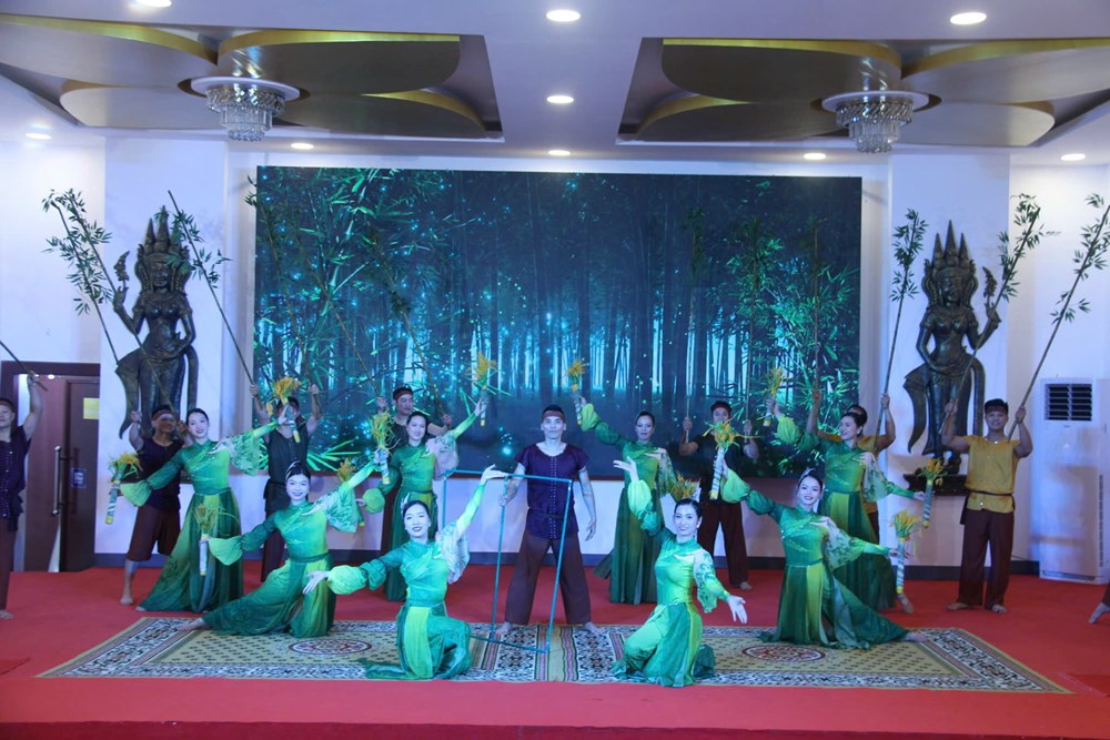 Xiếc Việt thăng hoa cùng sắc màu văn hóa dân tộc tại Siem Reap - ảnh 7
